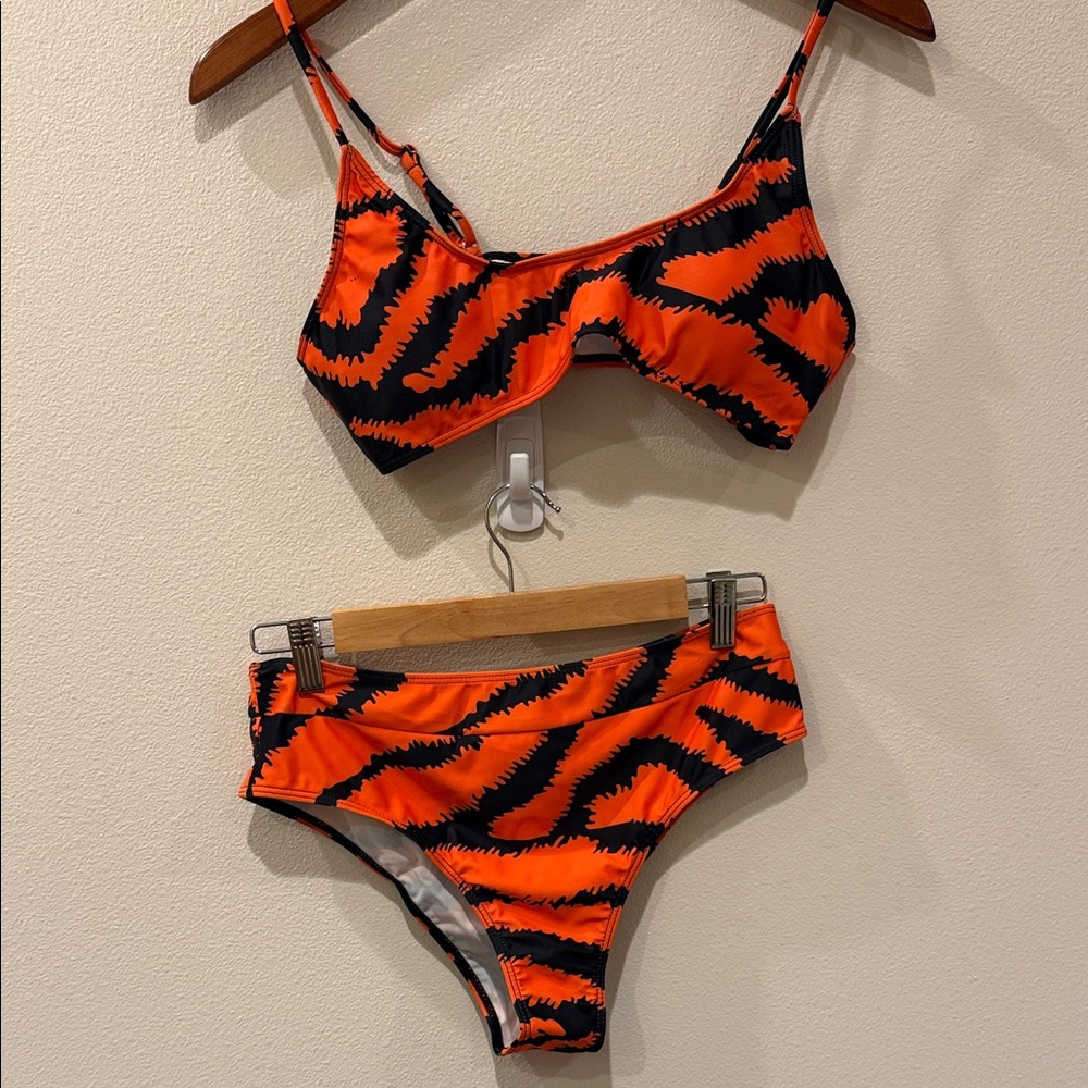 ROMWE Vibrant Orange and Black Top